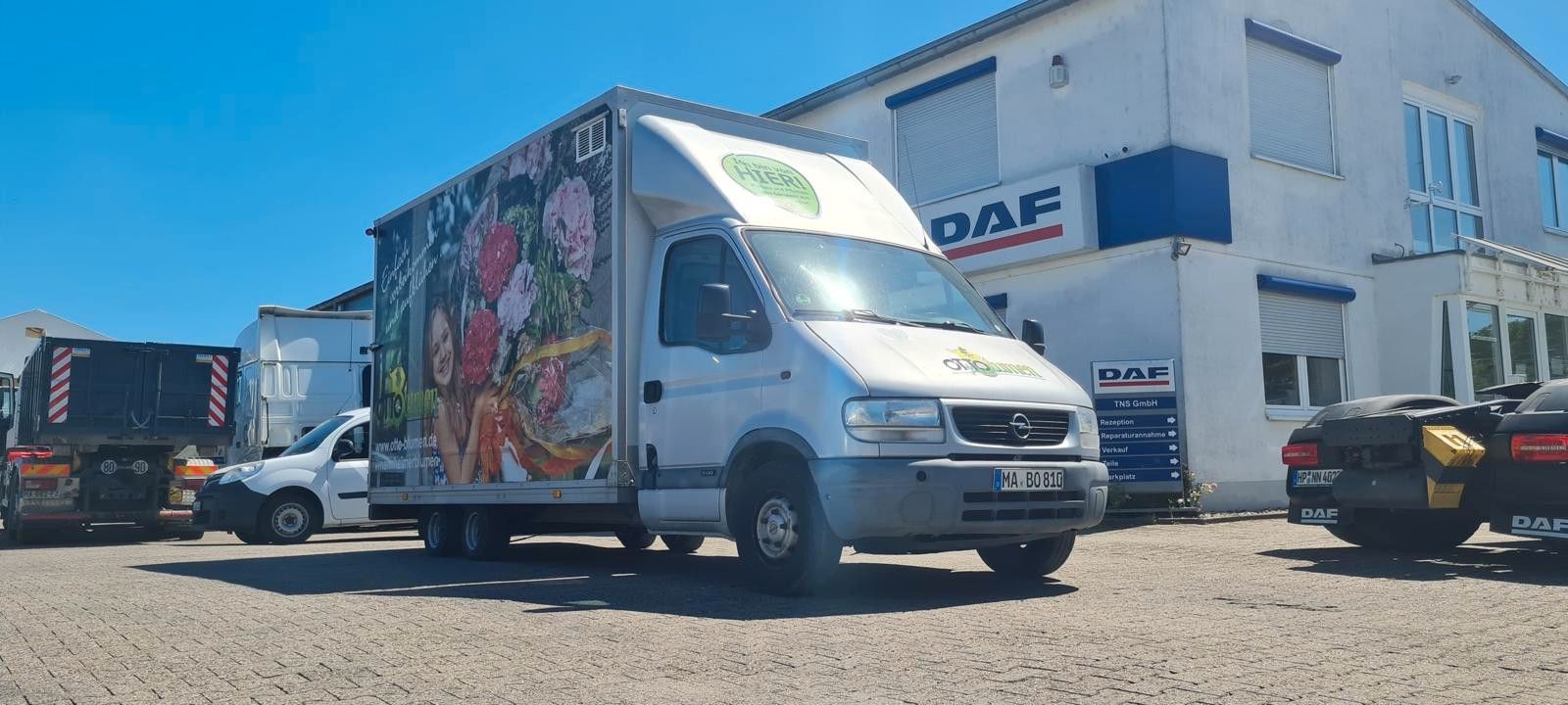 Fahrzeugabbildung Opel Blumenkoffer, Laderampe