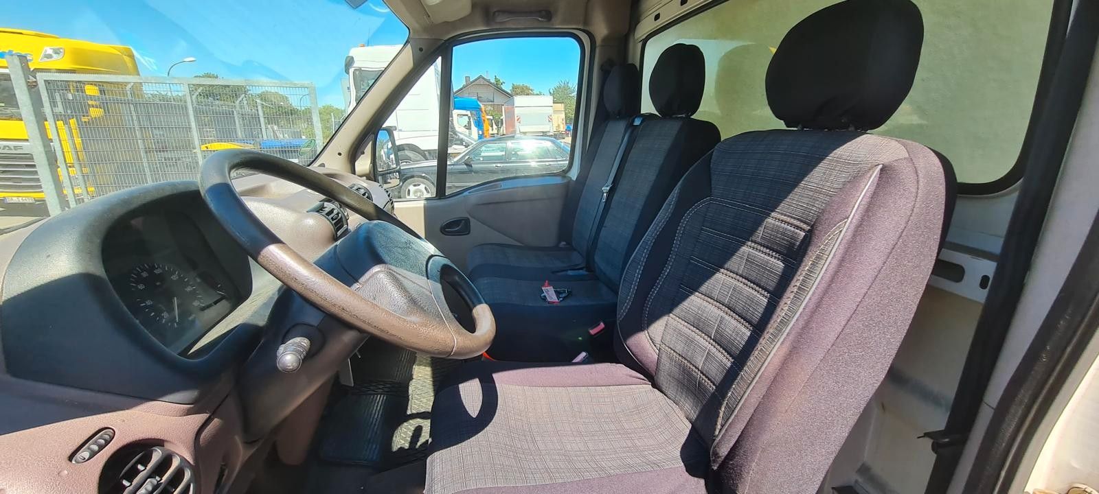 Fahrzeugabbildung Opel Blumenkoffer, Laderampe