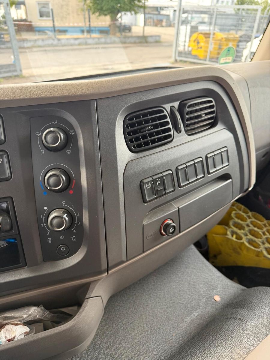 Fahrzeugabbildung DAF LF 290 16 Tonnen , Automatik