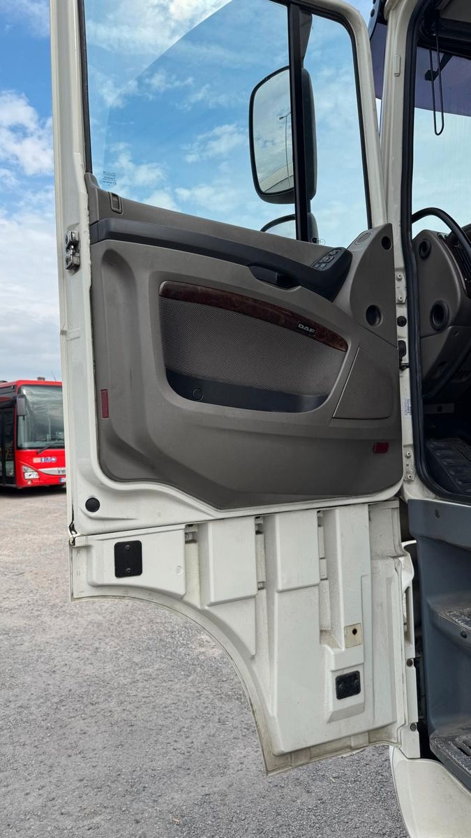 Fahrzeugabbildung DAF DAF XF 106.460 Retarder,  1. Hand, ADR