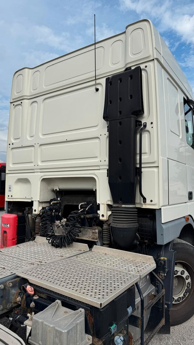 Fahrzeugabbildung DAF DAF XF 106.460 Retarder,  1. Hand, ADR