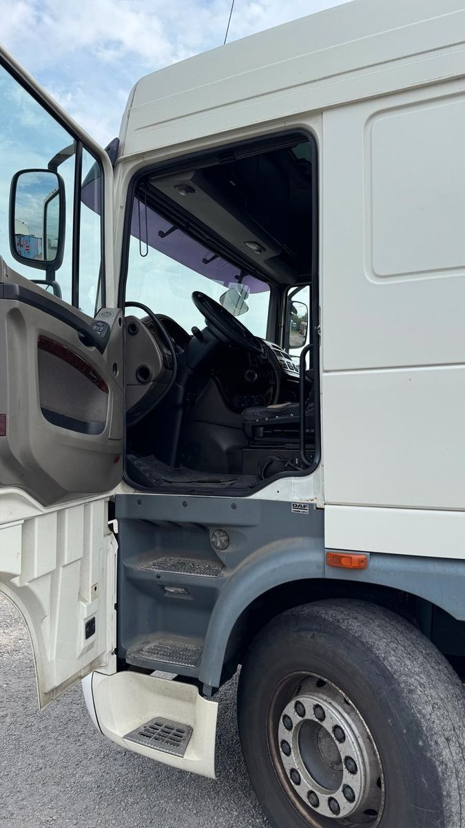 Fahrzeugabbildung DAF DAF XF 106.460 Retarder,  1. Hand, ADR