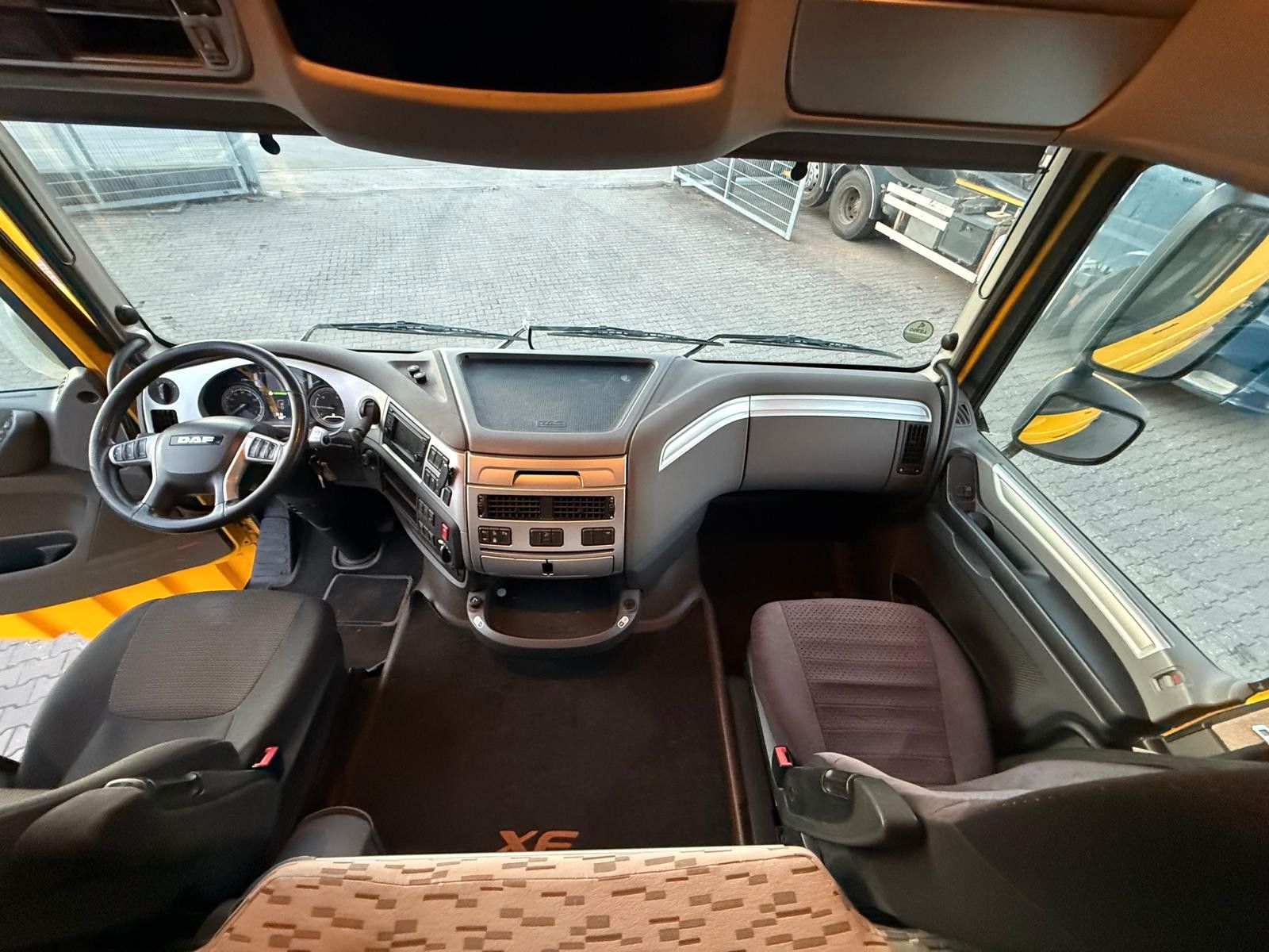 Fahrzeugabbildung DAF XF 106.460 Intarder, Fahrgestell