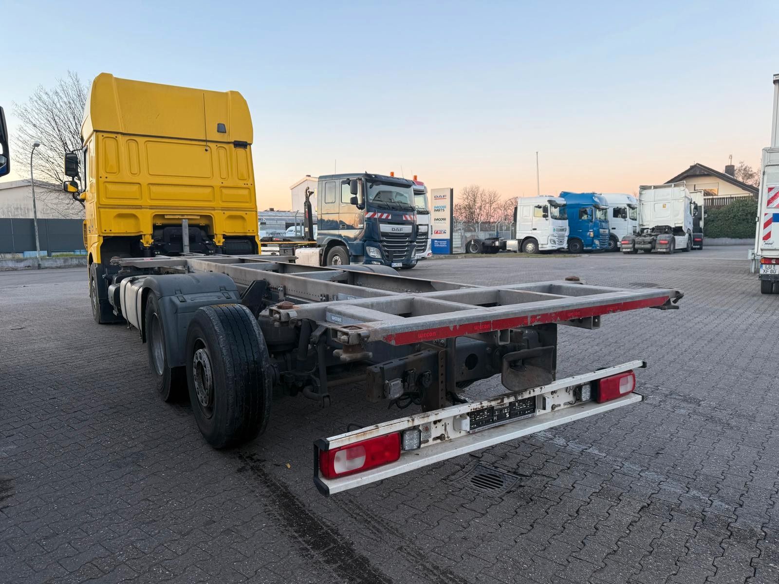 Fahrzeugabbildung DAF XF 106.460 Intarder, Fahrgestell