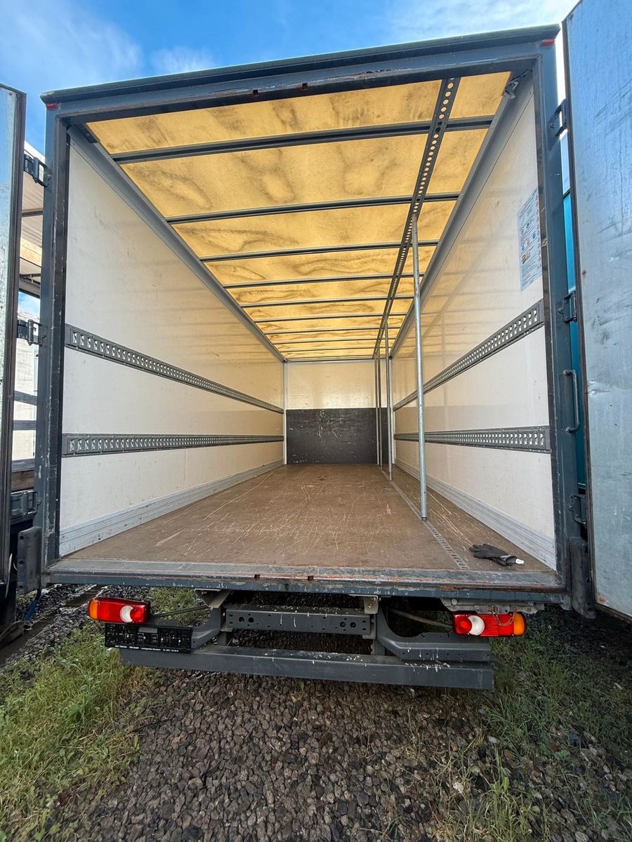 Fahrzeugabbildung DAF LF 210 PS , Schlafkabine, Möbeltransporter