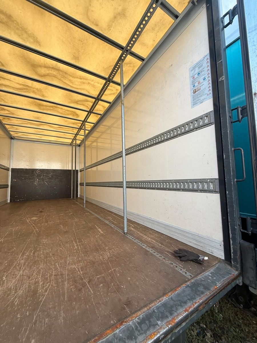 Fahrzeugabbildung DAF LF 210 PS , Schlafkabine, Möbeltransporter