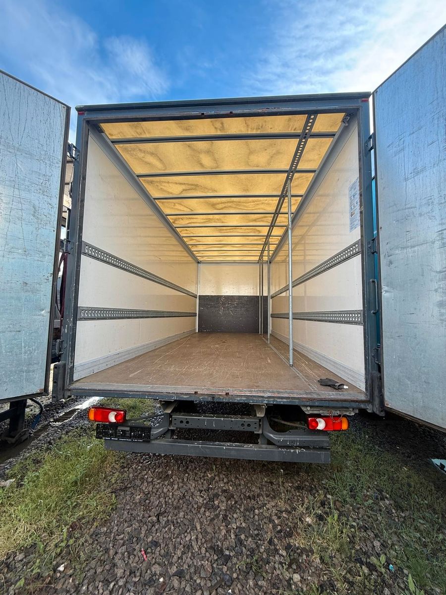 Fahrzeugabbildung DAF LF 210 PS , Schlafkabine, Möbeltransporter
