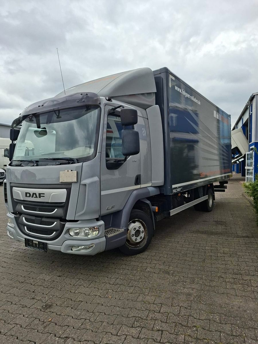 Fahrzeugabbildung DAF LF 210 PS , Schlafkabine, Möbeltransporter