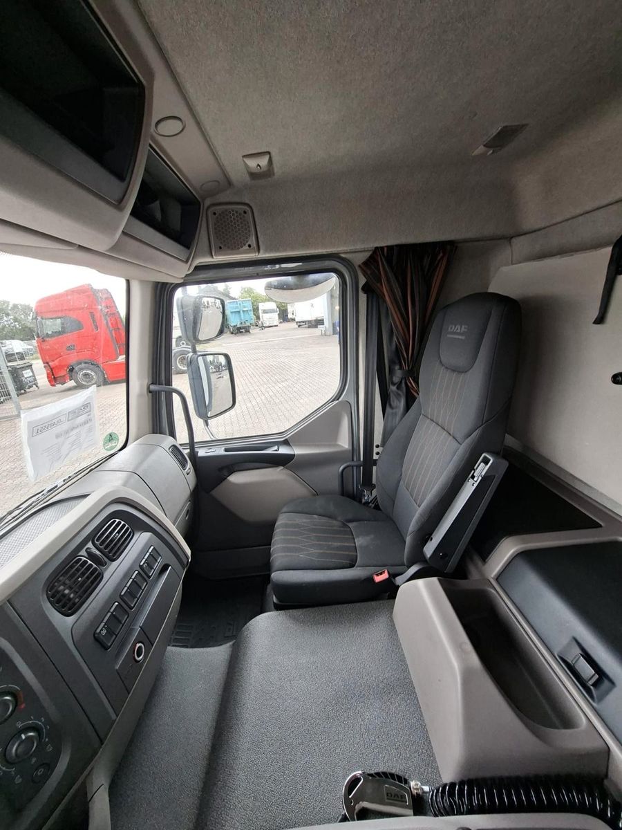 Fahrzeugabbildung DAF LF 210 PS , Schlafkabine, Möbeltransporter
