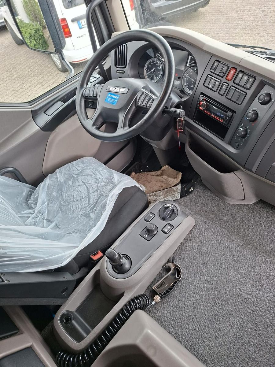 Fahrzeugabbildung DAF LF 210 PS , Schlafkabine, Möbeltransporter